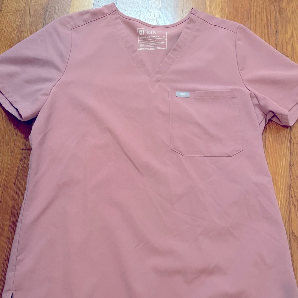 Figs single pocket scrub top